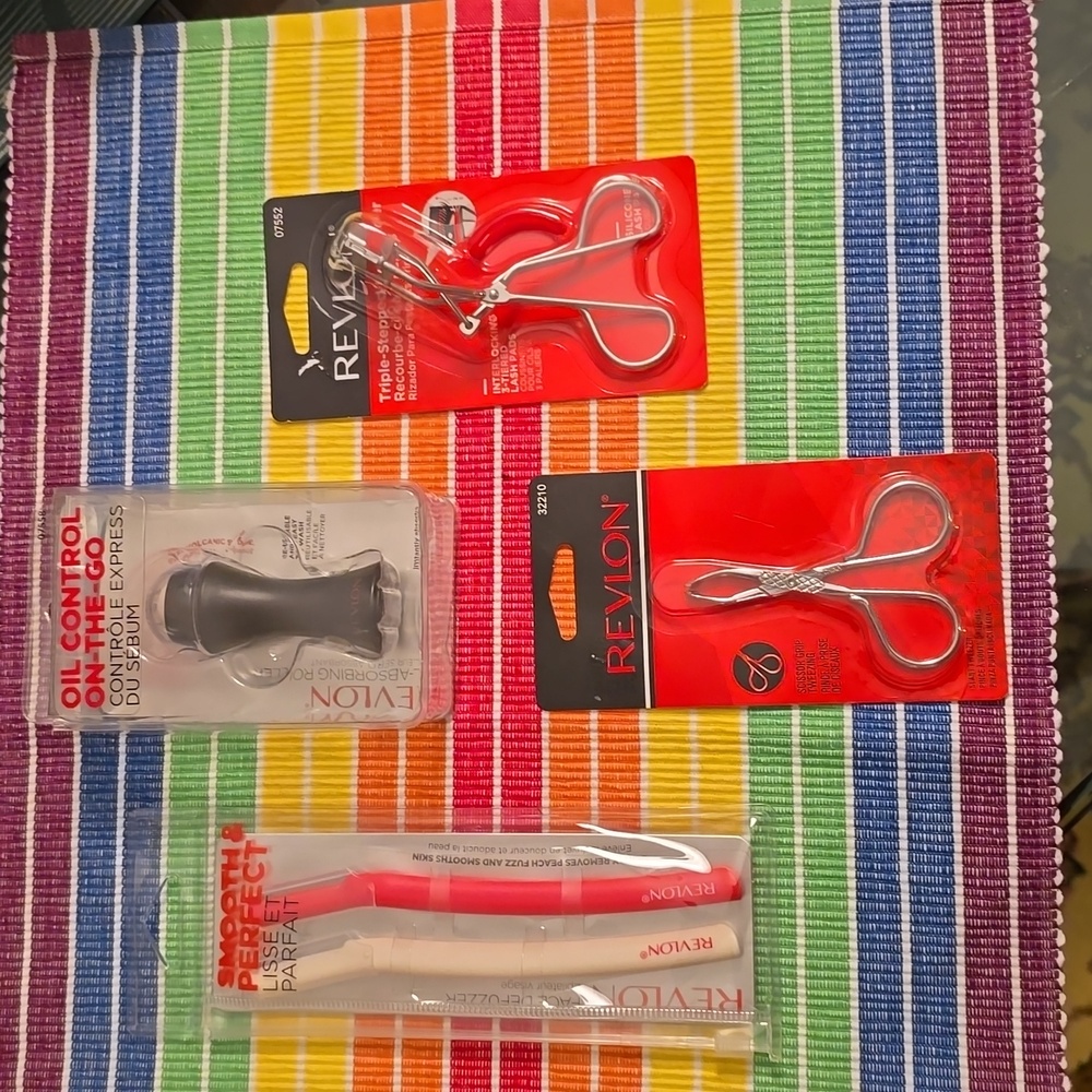 REVLON BRAND MAKEUP TOOLS BUNDLE OF 4 ITEMS